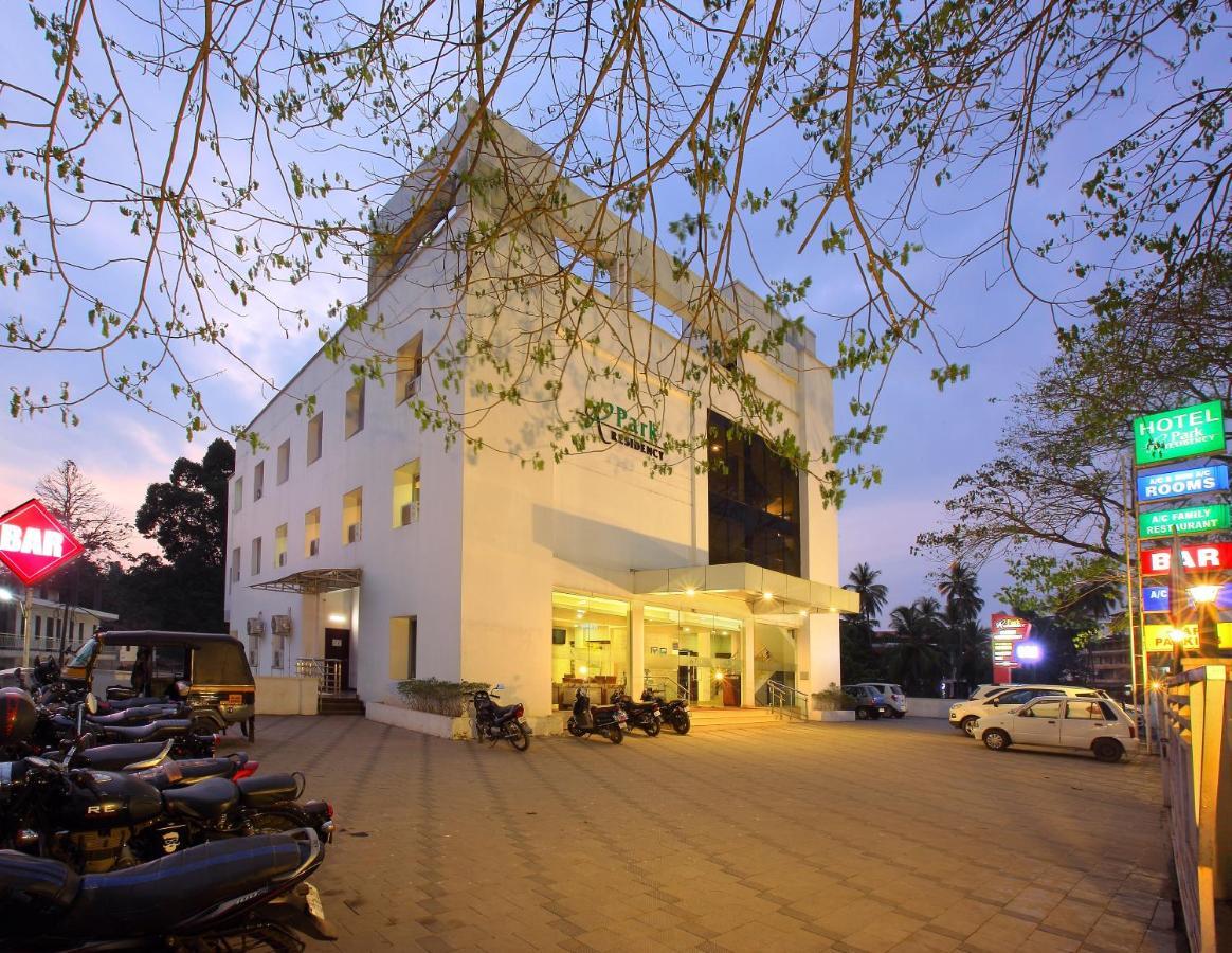 Hotel Park Residency Kuttiyadi Kuttyadi Exterior foto